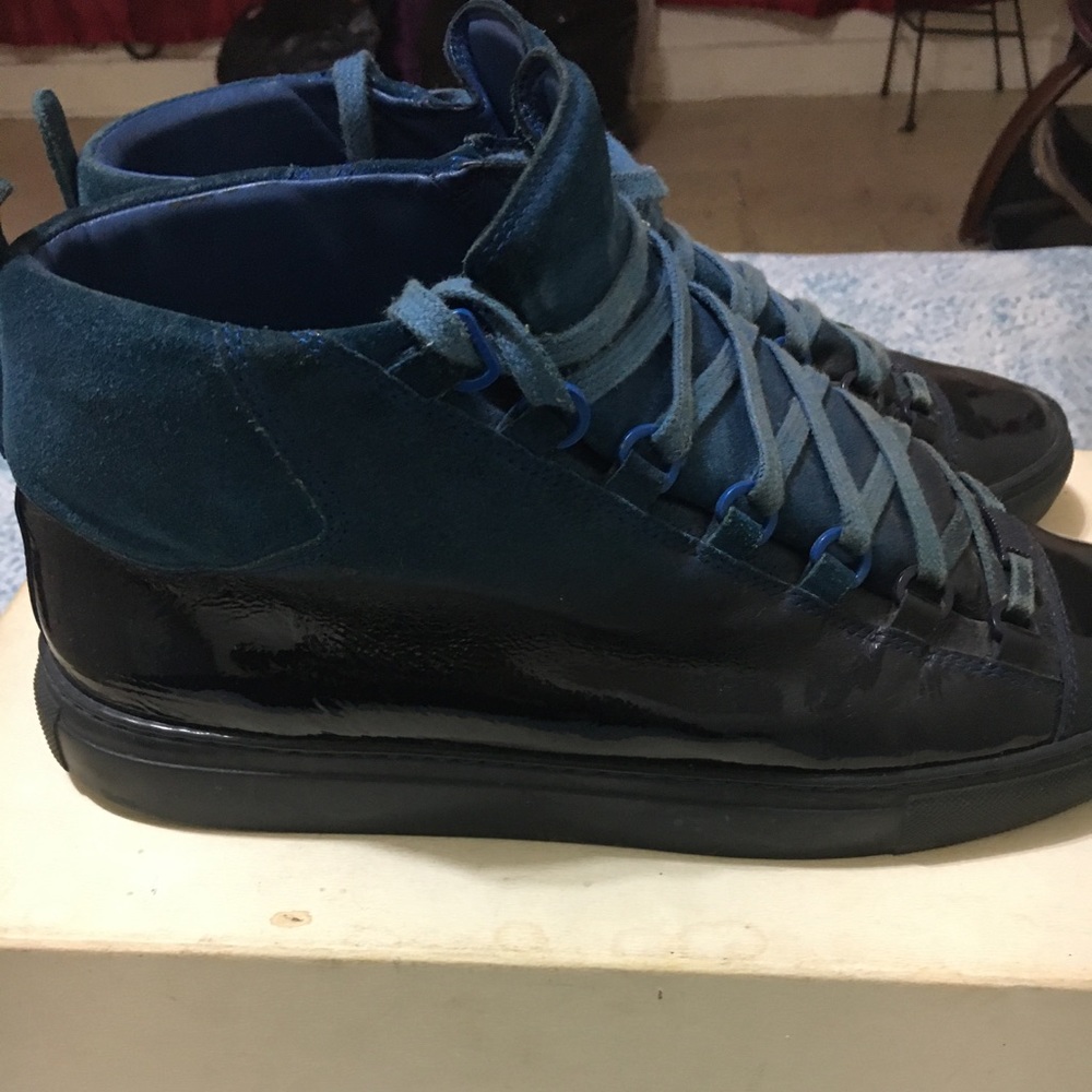 SHOES